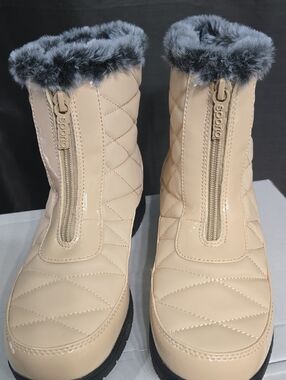 Sporto Beige Quilted Winter Boots with Gray Faux Fur Collar